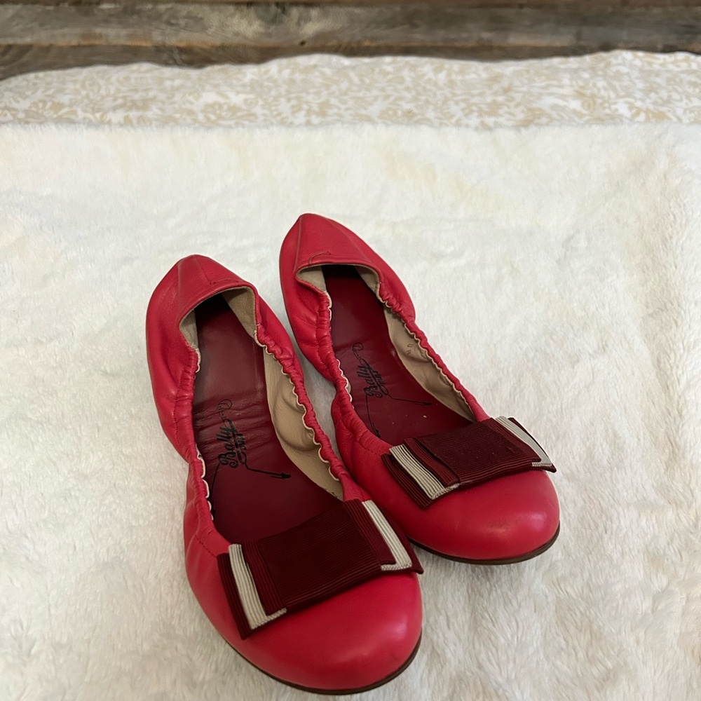 Flat shoes